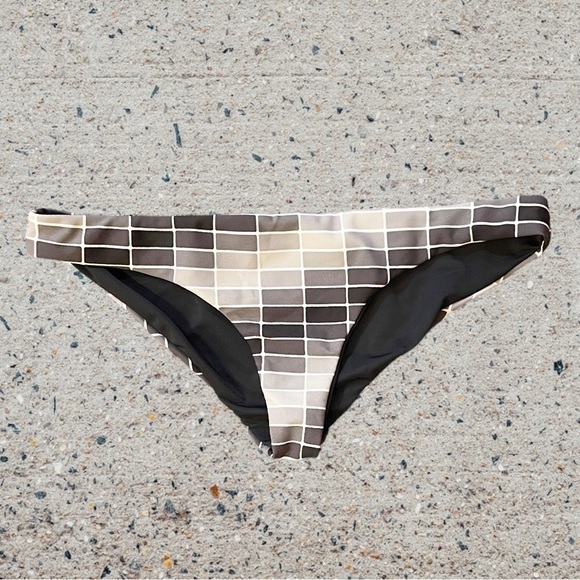 Rachel Pally Zanzibar Skimpy CEMENT GRADIENT Reversible to Solid Black Black - Picture 8 of 9